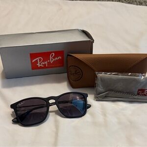 Ray-Ban Black Sunglasses with Brown Case